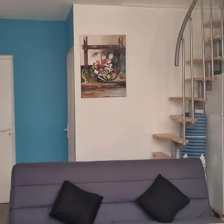 Lägenhet Agreable Duplex Avec Veranda Et Cour Interieure